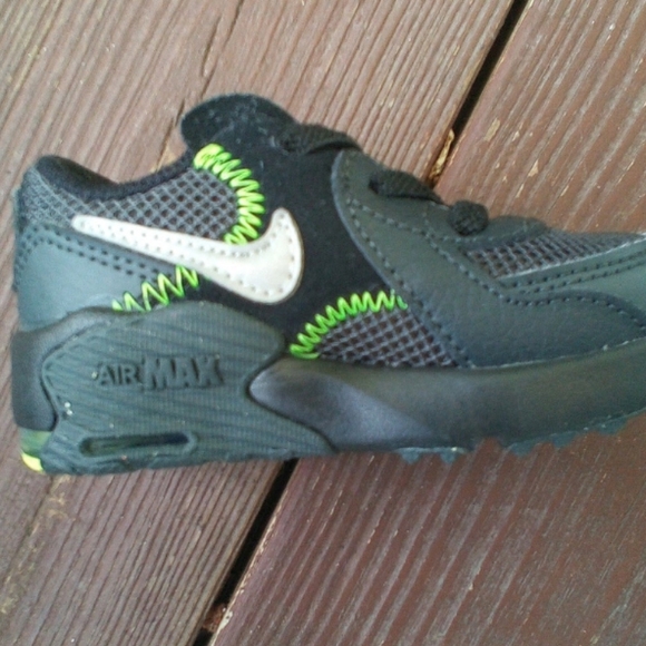 Nike - Picture 3 of 4